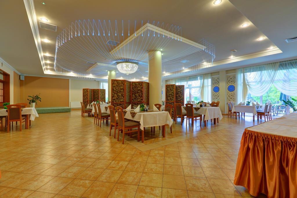 Hotel Chabrowy Dworek Тересин Экстерьер фото